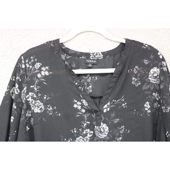 Torrid Long Sleeve Silky Floral Blouse-Size 00-M/L(10) - Picture 5 of 9
